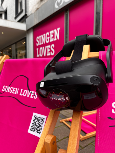 Leerstands-Bespaßung Eine VR-Brille in der Innenstadt in Singen