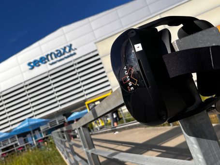 Flexibilität Eine VR-Brille vor dem Outletcenter Seemann in Radolfzell