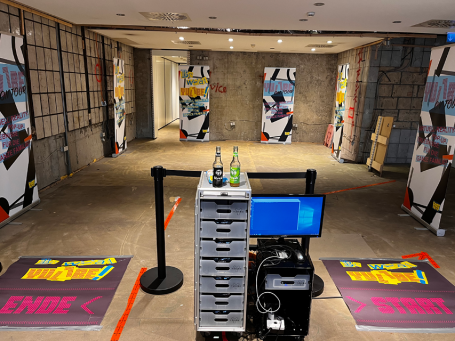 Schnelle Nummer Das VR-System Yullbe in einem Leerstand in einer Innenstadt